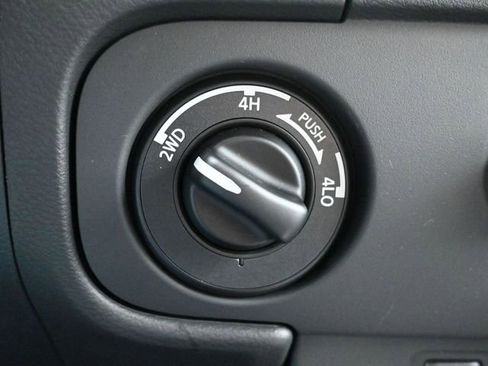 Used 2025 Nissan Frontier S w/ S Utility Package image 15