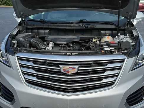 Used 2017 Cadillac XT5 Luxury FWD image 6