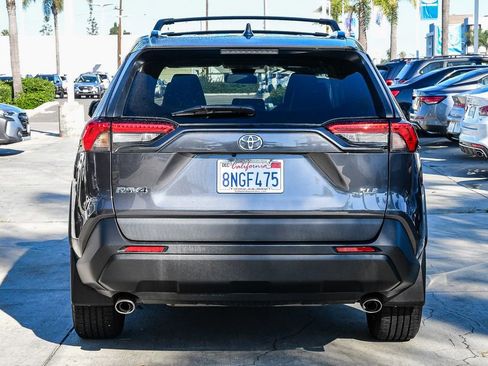 Used 2020 Toyota RAV4 XLE Premium image 6