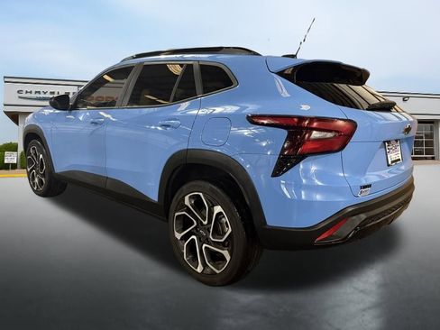 Used 2024 Chevrolet Trax RS w/ Sunroof Package image 3