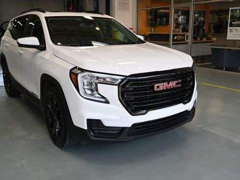 Used 2022 GMC Terrain SLE w/ Driver Convenience Package FWD image 3