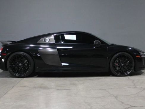 Used 2018 Audi R8 V10 plus image 5
