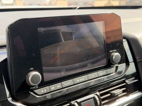 Used 2024 Nissan Pathfinder SV image 32