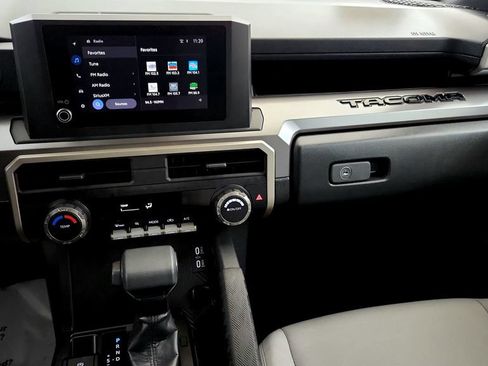 Certified 2025 Toyota Tacoma SR5 AWD/4WD image 28