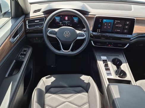 Used 2026 Volkswagen Atlas SE AWD/4WD image 32