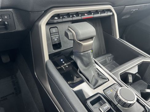 Used 2025 Toyota Tundra Limited AWD/4WD image 29