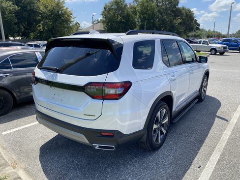 Used 2024 Honda Pilot Touring image 8