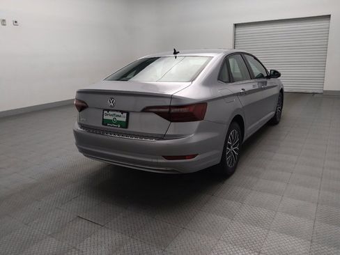 Used 2021 Volkswagen Jetta SE w/ SE Cold Weather Package image 9