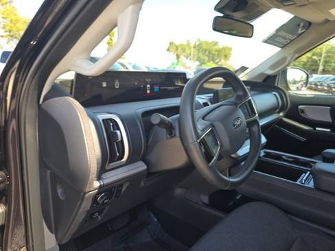 Used 2025 Ford Expedition Active AWD/4WD image 12