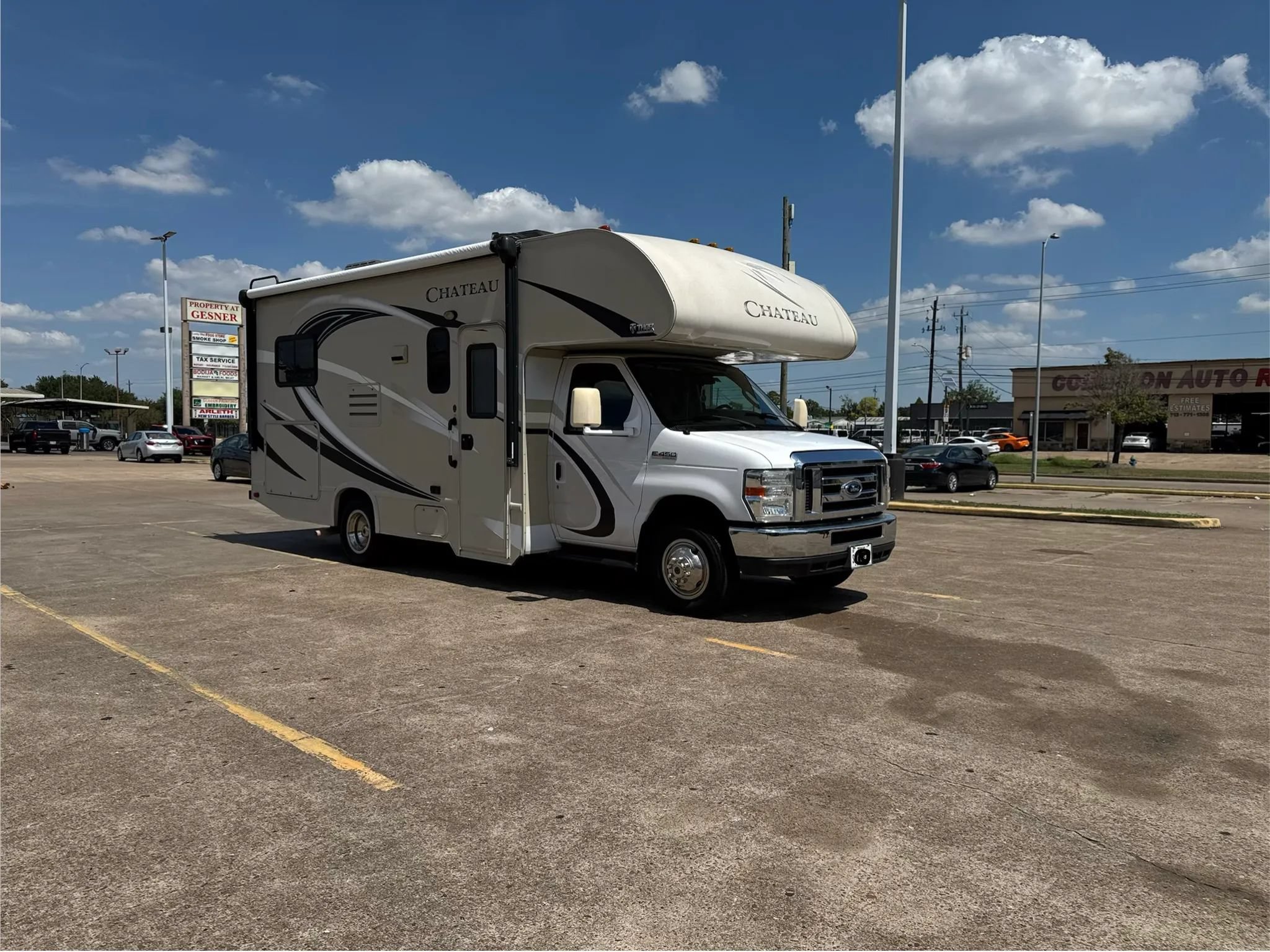 Used 2017 Ford E-450 and Econoline 450 Super Duty w/ Motorhome Prep Package RWD image 12