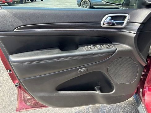 Used 2021 Jeep Grand Cherokee Limited AWD/4WD image 12