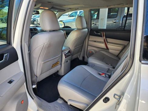 Used 2013 Toyota Highlander Limited image 12