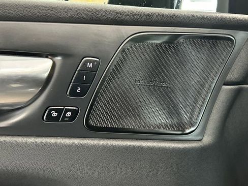 Certified 2023 Volvo XC60 B6 Ultimate w/ Protection Package Premier image 21