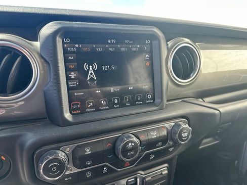 Used 2020 Jeep Wrangler Unlimited Sahara w/ Uconnect 4C Nav & Sound Group AWD/4WD image 10