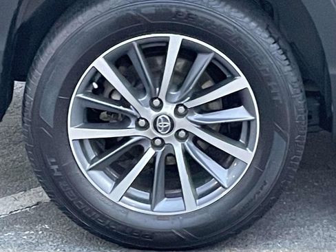 Used 2017 Toyota Highlander XLE image 11