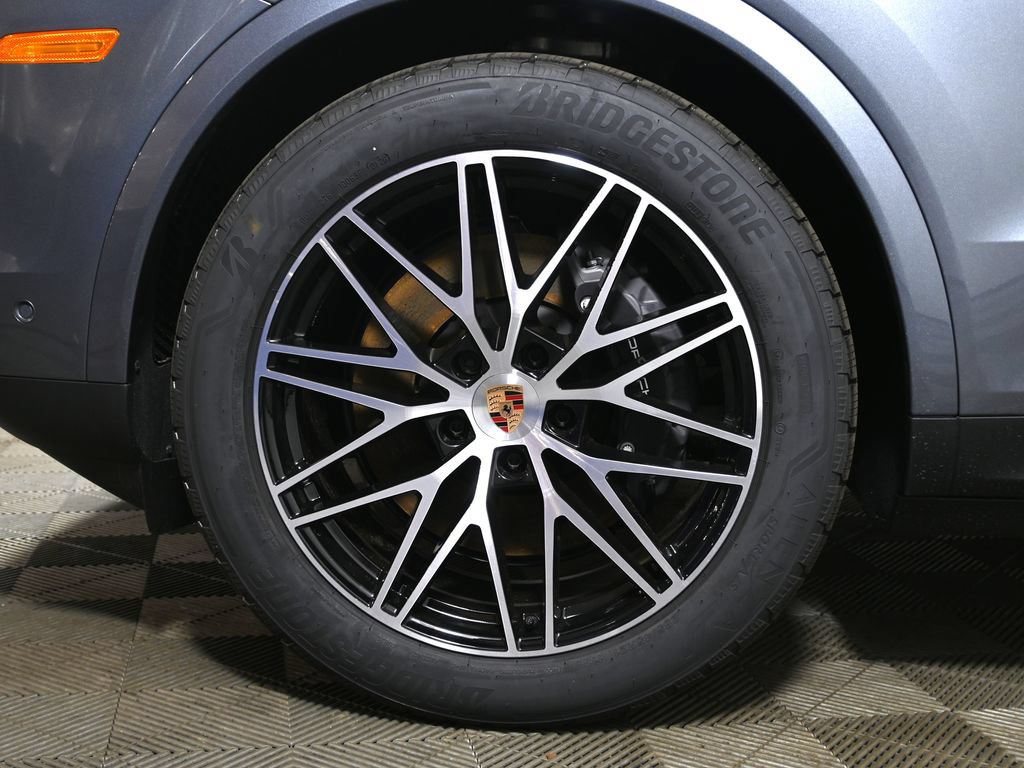 Used 2026 Porsche Cayenne AWD/4WD image 12