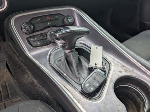 Used 2016 Dodge Challenger SXT RWD image 15