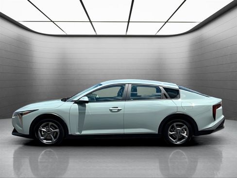 Used 2025 Kia K4 FWD image 11