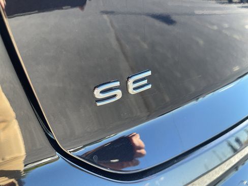 Used 2025 Volkswagen Atlas Cross Sport SE image 12