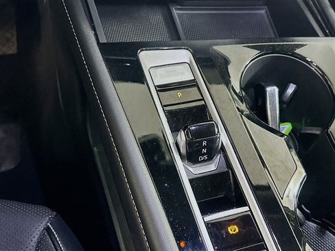 Used 2024 Volkswagen Atlas SE image 25