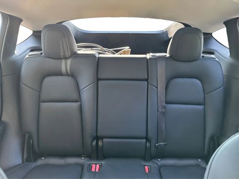 Used 2020 Tesla Model Y Long Range image 18