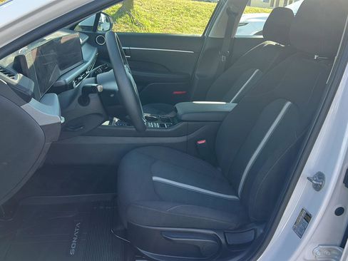 Certified 2025 Hyundai Sonata SE FWD image 12