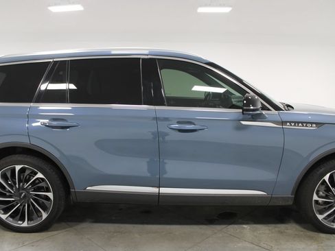 Used 2025 Lincoln Aviator Reserve w/ Equipment Group 201A AWD/4WD image 11