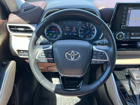 Used 2021 Toyota Highlander XLE AWD/4WD image 24