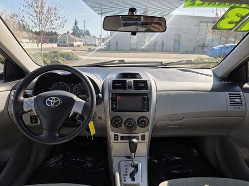 Used 2013 Toyota Corolla LE FWD image 8