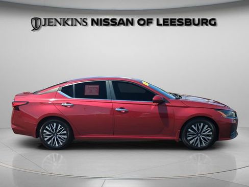 Certified 2023 Nissan Altima 2.5 SV FWD image 3