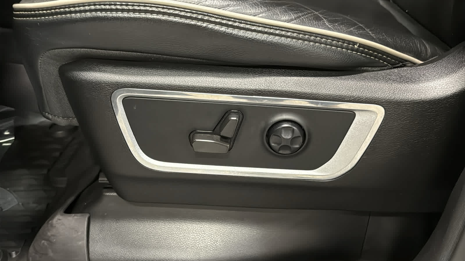Used 2021 RAM 1500 Laramie AWD/4WD image 21