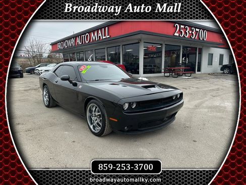 Used 2019 Dodge Challenger R/T RWD image 1