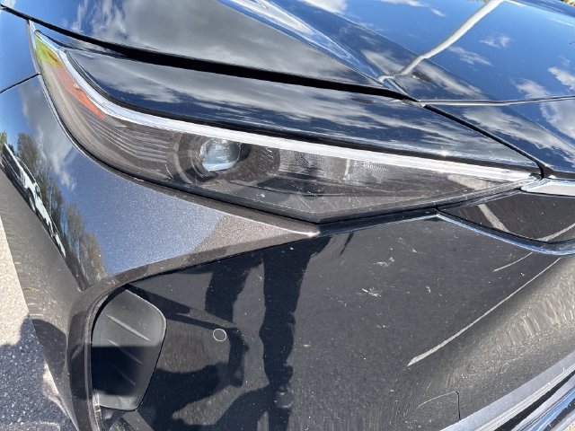 Used 2023 Toyota bZ4X AWD image 12