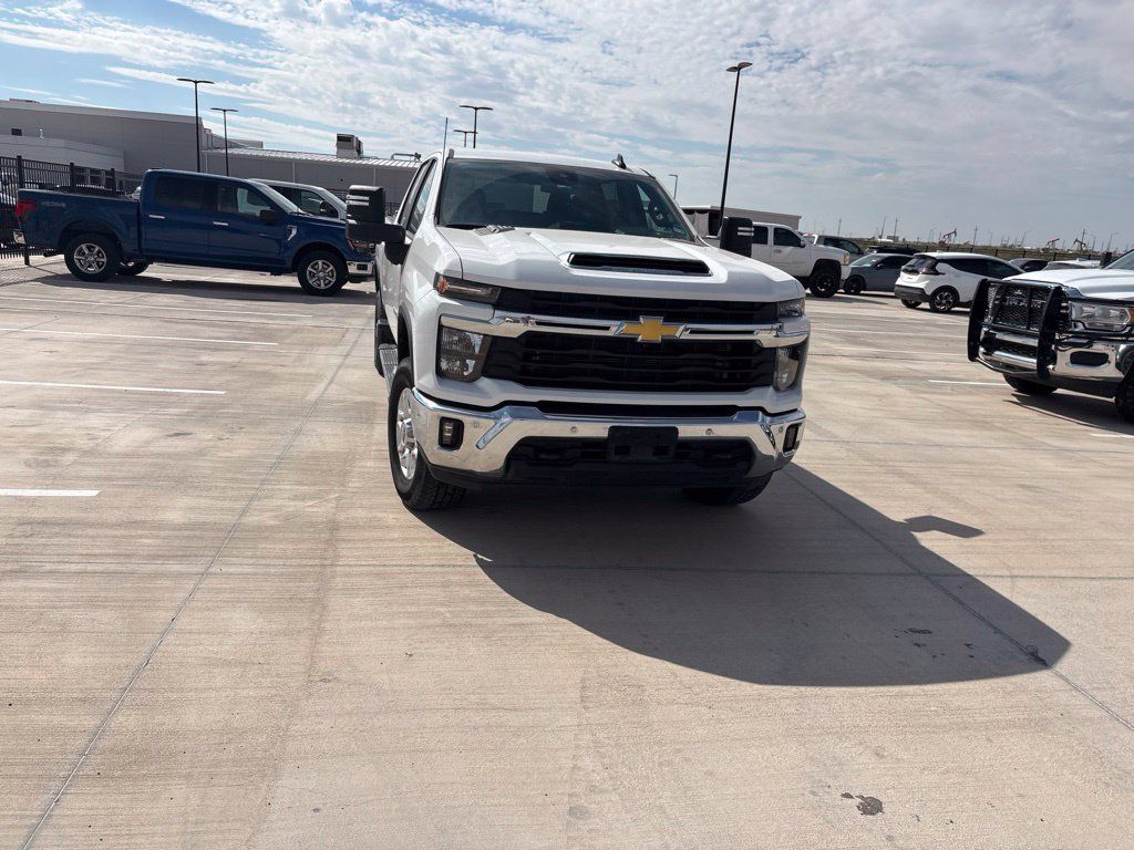 Used 2025 Chevrolet Silverado 3500 LT w/ Safety Package AWD/4WD image 17