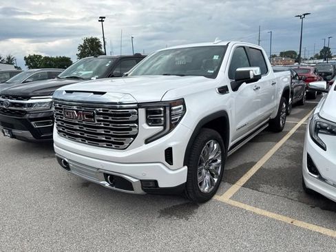 Used 2022 GMC Sierra 1500 Denali w/ Denali Reserve Package AWD/4WD image 1