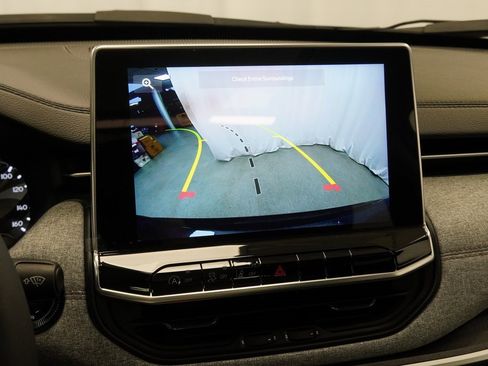 Certified 2023 Jeep Compass Latitude w/ Sun and Sound Group image 31