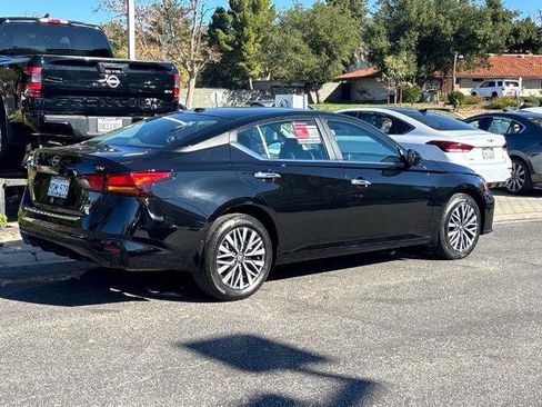 Certified 2023 Nissan Altima 2.5 SV image 3