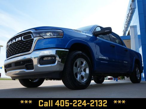 Used 2025 RAM 1500 Big Horn AWD/4WD image 4