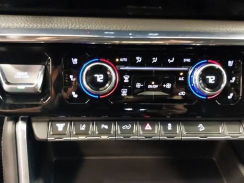Used 2025 GMC Sierra 3500 Denali w/ Technology Package AWD/4WD image 27