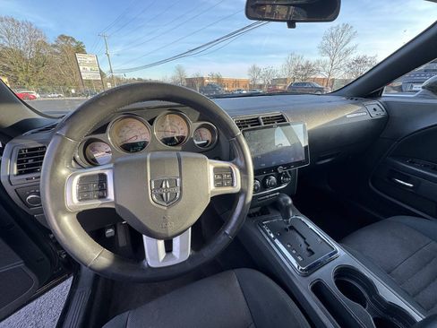 Used 2014 Dodge Challenger SXT RWD image 15