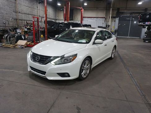 Used 2017 Nissan Altima 3.5 SL w/ 3.5SL Technology Package FWD image 25
