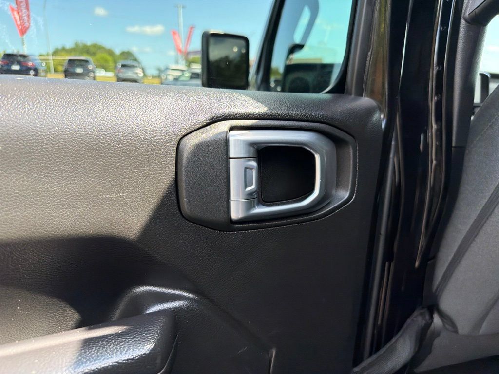 Used 2024 Jeep Wrangler Unlimited Sport AWD/4WD image 29