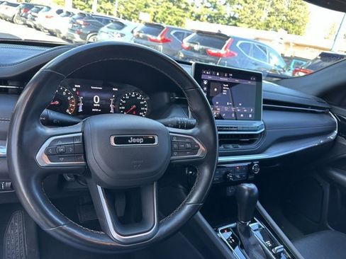 Used 2022 Jeep Compass Limited image 15