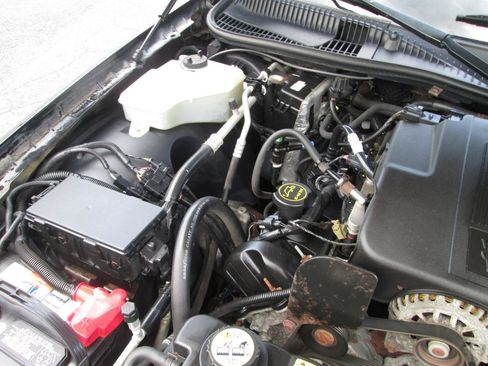 Used 2005 Lincoln Town Car Signature RWD image 26