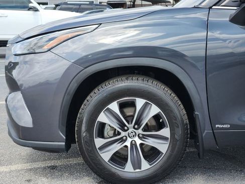 Used 2023 Toyota Highlander XLE AWD/4WD image 7