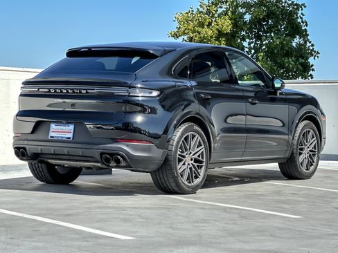 Certified 2025 Porsche Cayenne Coupe AWD/4WD image 8