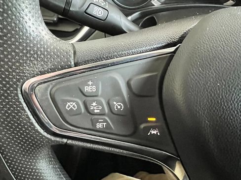 Used 2021 Chevrolet Equinox LT image 18