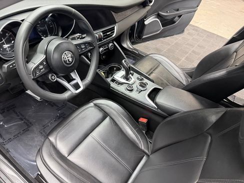 Used 2020 Alfa Romeo Giulia RWD image 32