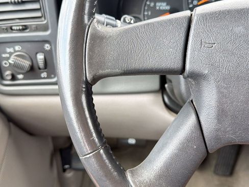 Used 2004 Chevrolet Suburban LS image 15