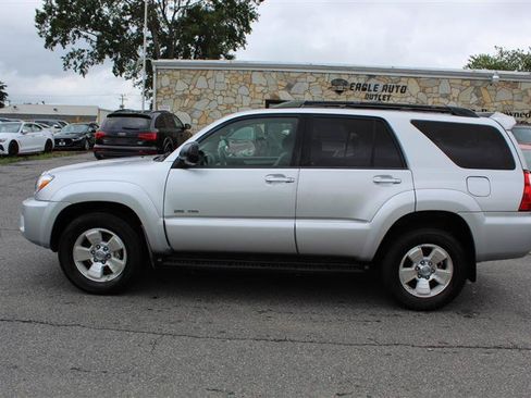 Used 2007 Toyota 4Runner SR5 AWD/4WD image 4